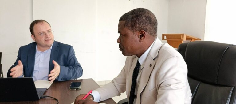 Séance de travaille entre le Directeur de Cabinet, Monsieur Hugues Rodrigues ASSEKO NDONG et monsieur Georges KANAAN