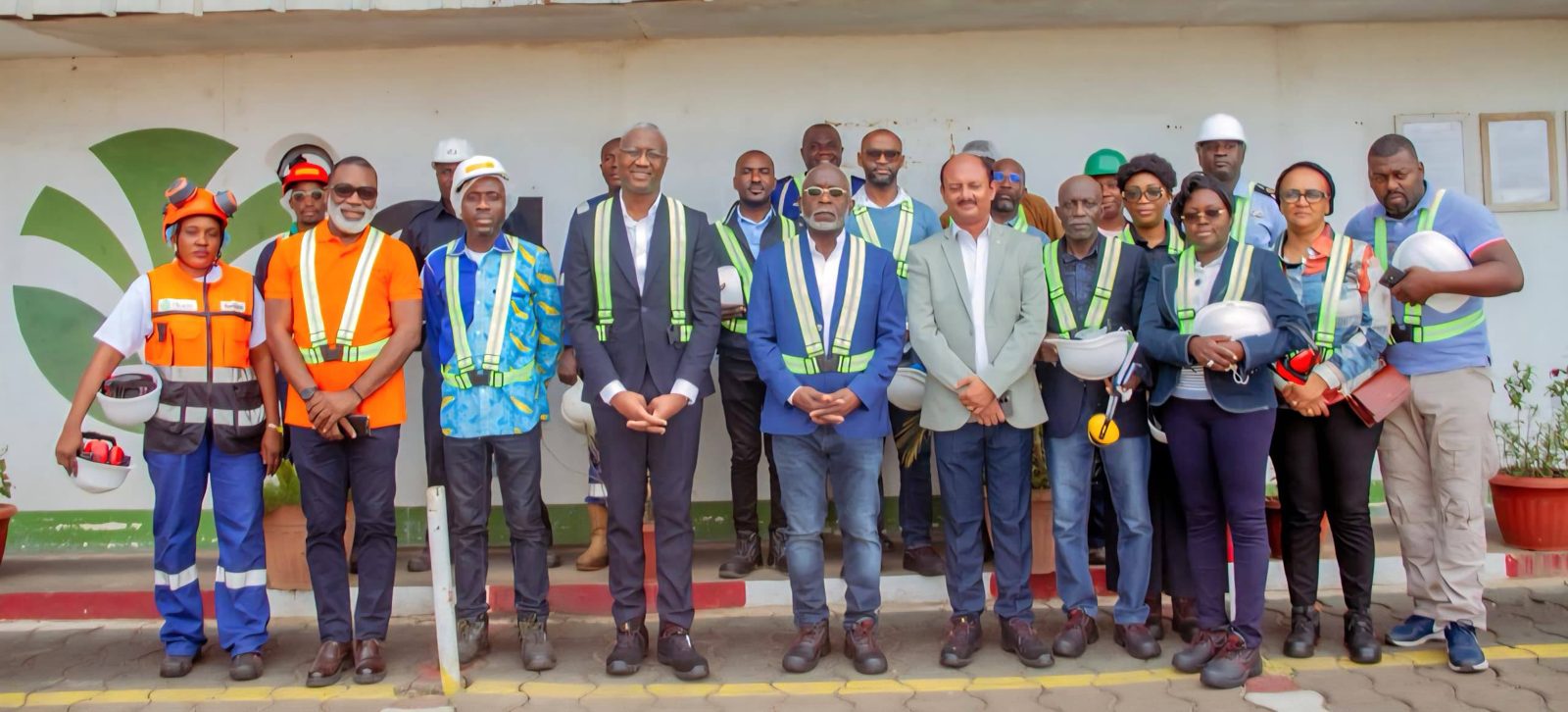 Visite du Ministre de l&rsquo;Industrie et de la Transformation Locale, Me Lubin NTOUTOUME au complexe Industriel Olam Palm Gabon a Lambarene
